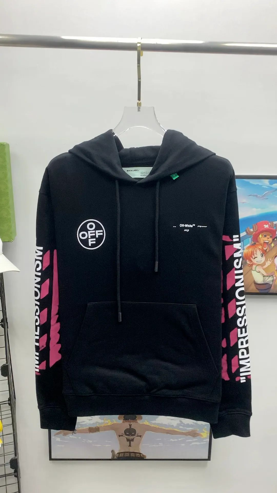 Frontal real shot video————The top tested version OFF-WHITE (OW) 99 pink oil graffiti for men and women couples pure cotton loose pullover hooded sweatshirt jacket zipper professional handmade dot printing, delicate and full, strong color layering, the printing is breathable and non-sticky! The gradient of the layers is clear, the texture and texture are visible, the fabric and printing are completely combined, and the frosted feel is delicate. The fabric is made of 460g fish scale terry cotton fabric, which has a full drape. Customized zipper pull with OFFWHITE metal engraving on it and a concave feel. This is a must-see for identification. The hat rope pendant clock has metal engravings. This is a detail that is easily overlooked.  Like Monet's oil paintings, it has always occupied the top sales list on major domestic and foreign platforms, and offline stores can also be said to be often out of stock.  Couple matching, personalized and trendy! The style is elegant and classic, versatile for daily use. Couple style 👫 Can be worn by both men and women P: 390